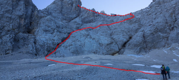 Im Österreichischen Schneekar kurz vor dem Einstieg in den Stopselziehersteig (die rote Linie zeigt den ungefähren Verlauf der Route)