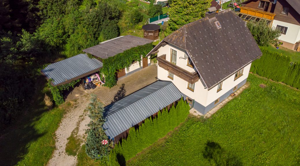 Luftbildaufnahme der Liegenschaft, Blickrichtung Westen
