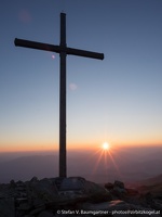 Gipfelkreuz bei Sonnenuntergang